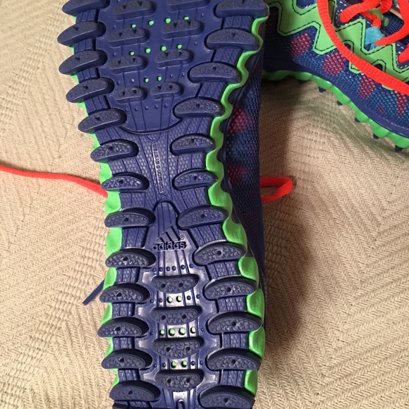 Running shoes - Picture 2 of 3